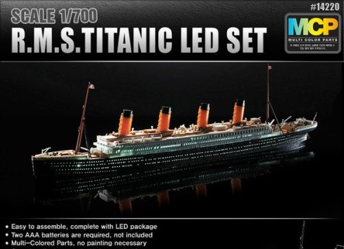 Academy R.M.S. Titanic Led Set 1:700 (14220)