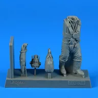 Aerobonus RAF WWII Bomber Pilot with bag 1:32 (320.163)