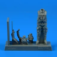  Aerobonus Japanese WWII Fighter Pilot or Japanese WWII Kamikaze Pilot 1:32 (320.170)