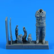   Aerobonus Japanese WWII suicide officer for the Japanese Suicide Craft Kaiten II 1:35 (350.022)