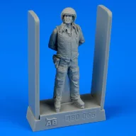 Aerobonus Soviet air force fighter pilot 1:48 (480.066)