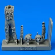   Aerobonus Soviet Pilot with life jacket-the Cold War period 1:48 (480.143)