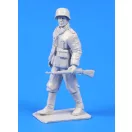 CMK German WWII Soldier with Mauser 98 rifle 1:48 (129-F48303)