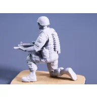   CMK Kneeling Soldier(on right knee),US Army Infantry Squad 2nd Division 1:48 (129-F48331)