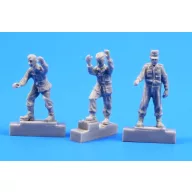   CMK German A4/V2 missile launch platform personnel,WW II (3 Figures) 1:72 (129-F72282)