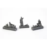   CMK RAF Pilot Sitting in Cockpit w/Monkey on Shoulder+2 Mechanics,Western Desert 1:72 (129-F72344)