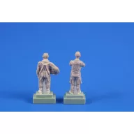   CMK MiG-21 PF/PFM Pilot (in High Altitude Pressure Suit) and Ground Crew (2 fig.) 1:72 (129-F72366)