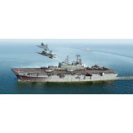 Hobby Boss USS Iwo Jima LHD-7 1:700 (83408)