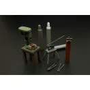 Hauler Bench drill-lever shears-oxy acetylene bottles 1:35 (HLU35117)