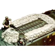 Hobby Fan U.S.Marine LVTP5 Crew & Sandbags (HF516)
