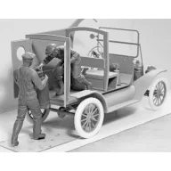 ICM American Gasoline Loaders (1910s)(2 figu 1:24 (24018)