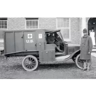  ICM Model T 1917 Ambulance with US Medical Personnel 1:35 (35662)
