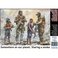   Master Box Somewhere on our planet. Sharing a smoke 1:35 (MB35200)