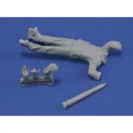 Royal Model German soldier loading ammo 1:35 (RM1120)