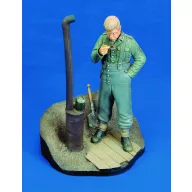   Royal Model The soldier's lunch Russia '43 1:16 (RM120)