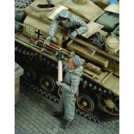   Royal Model Stug III Crew German - WWII (Russia ' 43) 1+1/2 fig. 1:35 (RM143)