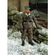   Royal Model German tanker in winter dress - WWII 1:35 (RM175)