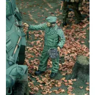   Royal Model German tanker getting mud-camouflage-WWII 1:35 (RM525)