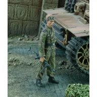 Royal Model SS-Unterscarfuhrer with MP-40 WWII 1:35 (RM551)