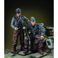 Royal Model German tankers at rest-WWII 1:35 (RM622)