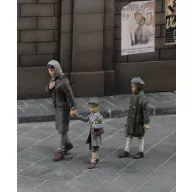 Royal Model Mother with her children 1:35 (RM636)