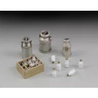 Royal Model Milk bottles with crates and churms 1:35 (RM653)