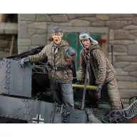   Royal Model German tankers in winter dress loading ammo-2 fig. 1:35 (RM675)