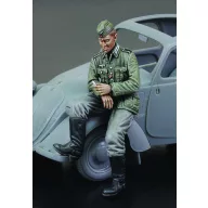 Royal Model Citroen German Driver-WWII 1:35 (RM729)