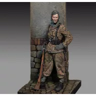 Royal Model Waffen SS Grenadier with rifle 1:35 (RM795)