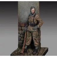 Royal Model Waffen SS Grenadier with rifle (75mm) (RM800)