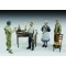 Royal Model U.S. soldier who drinks with civilians 1:35 (RM803)