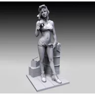 Royal Model Garage girl 1:35 (RM856)