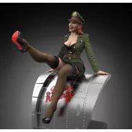 Royal Model Pin Up Pilot (75mm) (RM900)