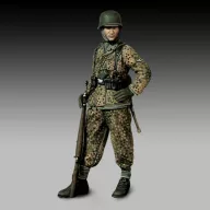 Royal Model German soldier with rifle 1:48 (RM922)