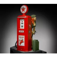 Royal Model Pin-up at the gas pump (75mm) (RM928)