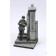 Royal Model German soldier eating - WWII (75 mm)  (RM958)