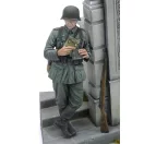 Royal Model German soldier eating - WWII (75 mm)  (RM958)