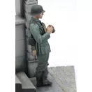 Royal Model German soldier eating - WWII (75 mm)  (RM958)
