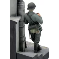 Royal Model German soldier eating - WWII (75 mm)  (RM958)