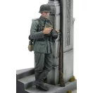 Royal Model German soldier eating - WWII (75 mm)  (RM958)