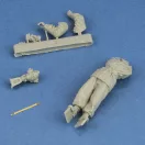 Royal Model German tanker in winter dress with Tiger I Early cupola 1:35 (RM961)