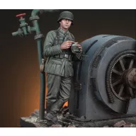  Royal Model German infantry soldier eating - WWII 1:35 (RM972)