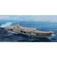   Trumpeter PLA Navy Aircraft Carrier LiaoNing CV-16 RAF 317 Squadron Sept.1941 1:1000 (07313)